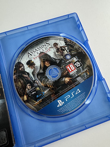 PlayStation 4 (3 foto / 4)