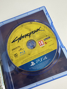 PlayStation 4 (4 foto / 4)