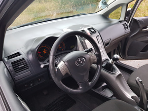 Toyota auris (uuendatud) (8 foto / 13)