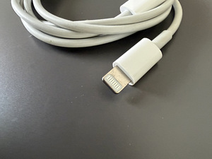 Apple оригинальный кабель Lightning - USB C 1 м (3 фото из 3)