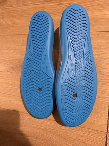 Decathlon läbipaistvad veejalatsid EU43/44 (3 foto / 4)