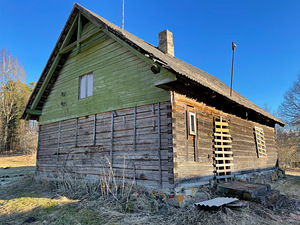 Старый бревенчатый дом (2 фото из 7)