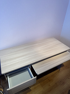 Письменный стол с ящиком (2 фото из 3)