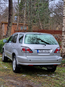 Lexus (3 foto / 5)