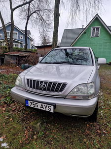 Lexus (4 foto / 5)