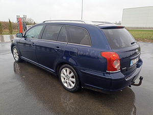 Toyota avensis (6 foto / 9)