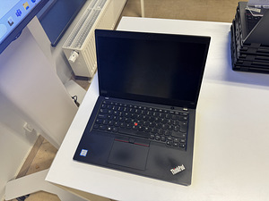 Lenovo Thinkpad X390 (1 foto / 4)