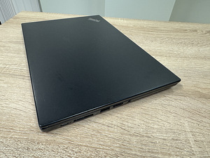 Lenovo ThinkPad X13 (2 foto / 3)