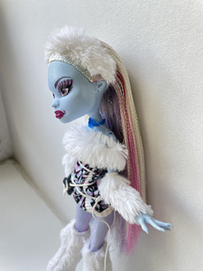 Monster high nukk Abbey Bominable (4 foto / 5)