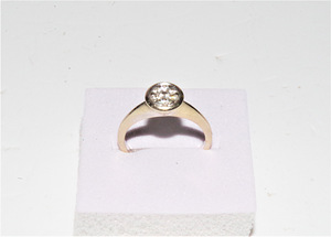 Золотое кольцо с бриллиантами 585 пробы 2.58 г