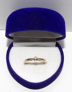 Золотое кольцо с бриллиантом, 585 пробы, вес 1.55 г