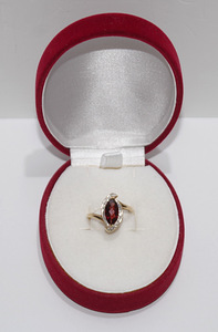 Kuldsõrmus teemantidega 585 proov, 2.75 g