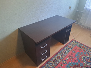Müüa peaaegu uus kirjutus- ja arvutilaud. (2 foto / 4)