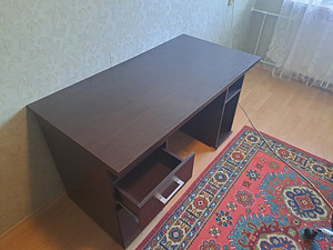 Müüa peaaegu uus kirjutus- ja arvutilaud. (4 foto / 4)