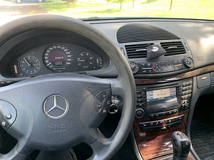 Мерседес-Бенц E220 CDI (5 фото из 7)