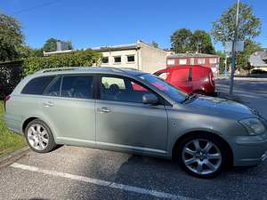 Toyota Avensis 2.0 108kw (5 foto / 14)
