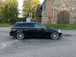 Mercedes-Benz C 300 4Matic AMG pakett 3.0 170kW (4 foto / 15)