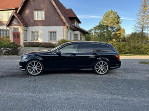 Mercedes-Benz C 300 4Matic AMG pakett 3.0 170kW (5 foto / 15)