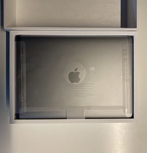 Apple MacBook Pro 13.3 "2020 M1 16/1000GB Space Gray (1 foto / 2)