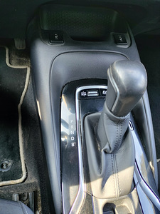 Продам Toyota Corolla Hybrid Touring Sports (6 фото из 15)