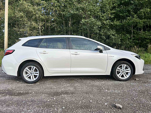 Продам Toyota Corolla Hybrid Touring Sports (3 фото из 15)