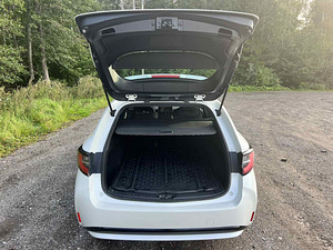 Продам Toyota Corolla Hybrid Touring Sports (4 фото из 15)