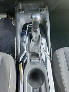 Продам Toyota Corolla Hybrid Touring Sports (8 фото из 15)