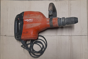 Отбойный молоток Hilti TE 706-AVR (3 фото из 3)