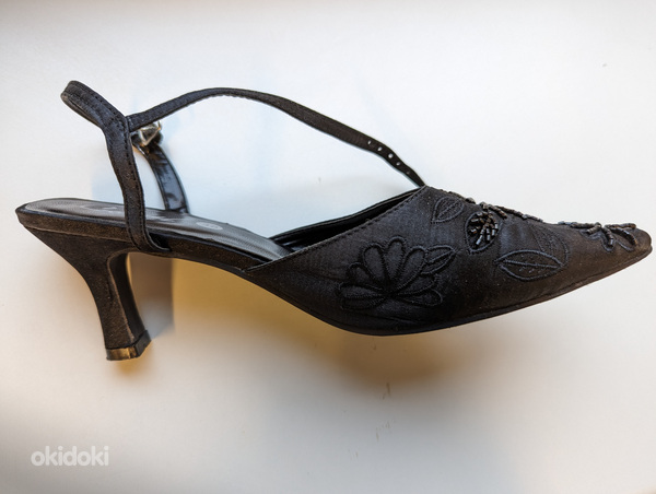 Uued mustad kingad kontsa ja paelaga. Kontsa kõrgus 7 cm (foto #2)