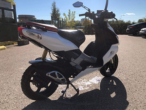 Aprilia sr 50 r (3 foto / 3)
