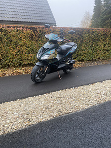 Aprilia sr50r (2 фото из 3)