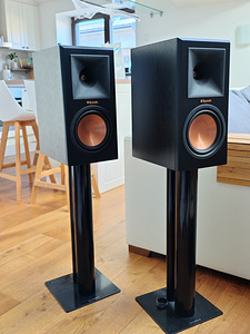Klipsch RP-160M riiulikõlarid jalgadega (1 foto / 7)