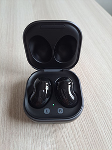 Galaxy buds live (3 фото из 3)