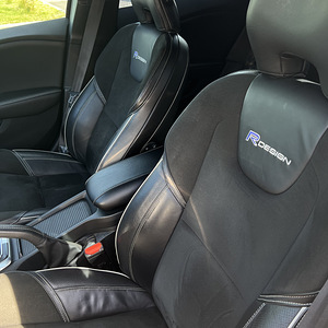 Volvo v40 R-Design (8 foto / 11)