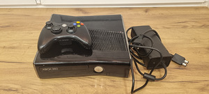 XBOX360 slim + gamepad (2 foto / 3)