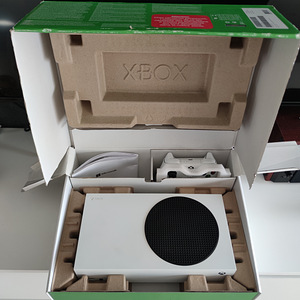 Продам Xbox series S (3 фото из 4)