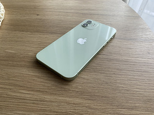 iPhone 12 64 ГБ (1 фото из 4)