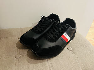 Tommy hilfiger (1 фото из 2)