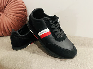 Tommy hilfiger (2 фото из 2)