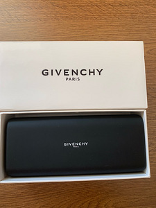 Givenchy (2 фото из 3)