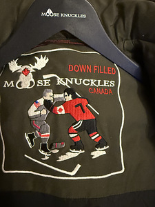 Moose Knuckles (1 foto / 4)