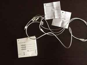 Composite AV Cable for iPad iPhone old model original Apple (1 foto / 3)