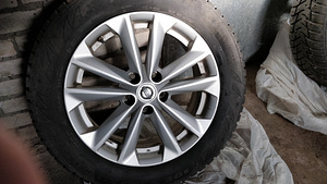 Nissan qashqai r17 veljed+ naastrehvid 215/60 (1 foto / 7)
