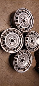 16 " Toyota Lexus стальные диски 5x114,3 16x7,5 центр 60 (1 фото из 3)