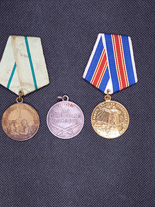 Медали за освобождение Ленинграда, за боевые заслуги,