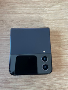 Samsung Galaxy Flip 4 (Flip4) 128GB (1 foto / 2)