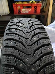 Naelrehv, 205/60/16, Kumho Wintercraft Wi31 (1 foto / 6)