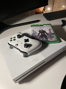 Xbox one S, 500gb + Assassin's Creed Valhalla (1 foto / 4)