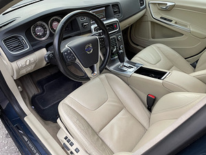 Volvo V60 Summum (8 foto / 12)