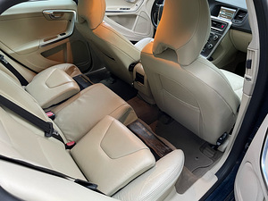 Volvo V60 Summum (10 foto / 12)